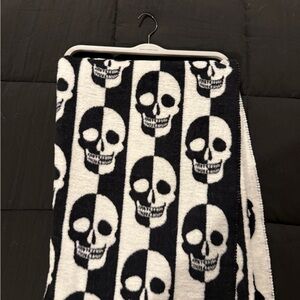 Black and White Skull Blanket